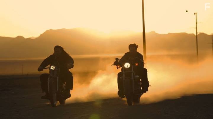 Jason Momoa and Robert Homer Mollohan in Путь в Палому (2014)