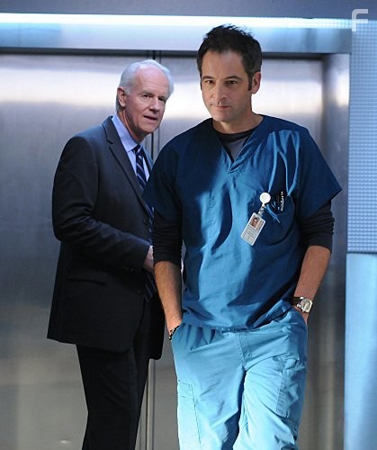 Jeremy Northam and Mike Farrell in Miami Medical (2010)