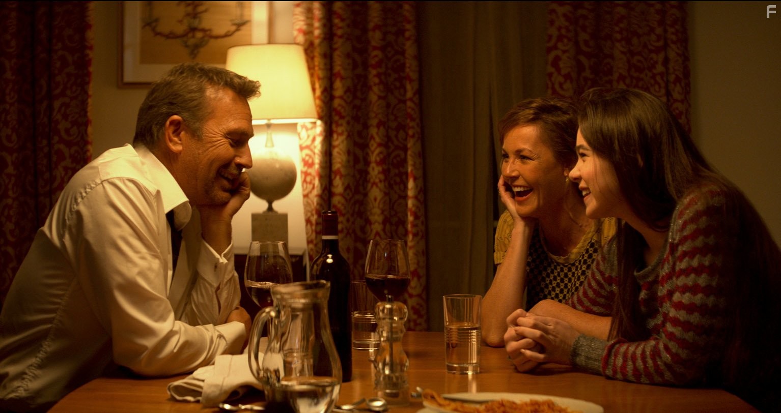 Kevin Costner, Connie Nielsen, and Hailee Steinfeld in 3 дня нa убийство (2014)