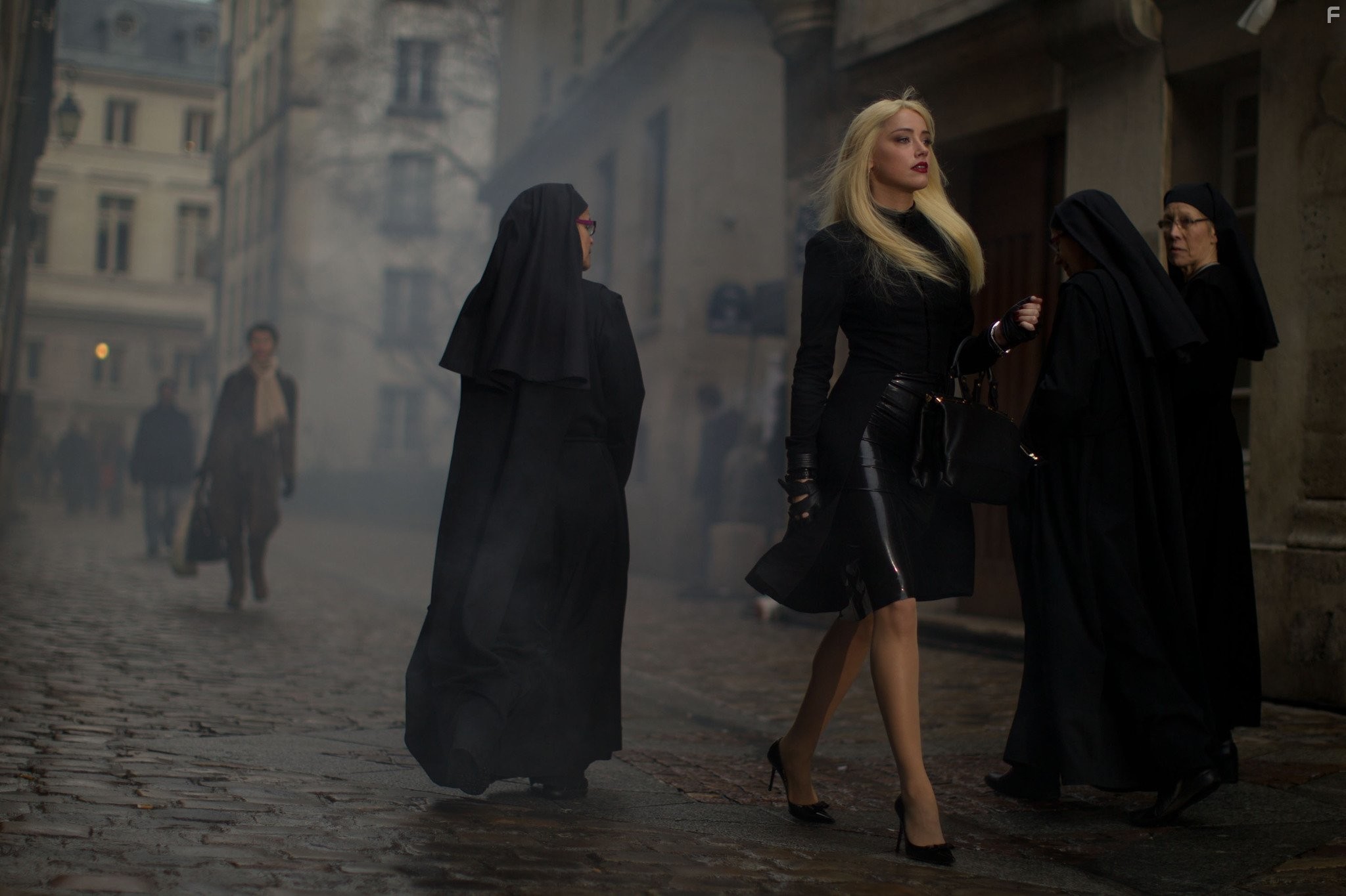 Amber Heard in 3 дня нa убийство (2014)