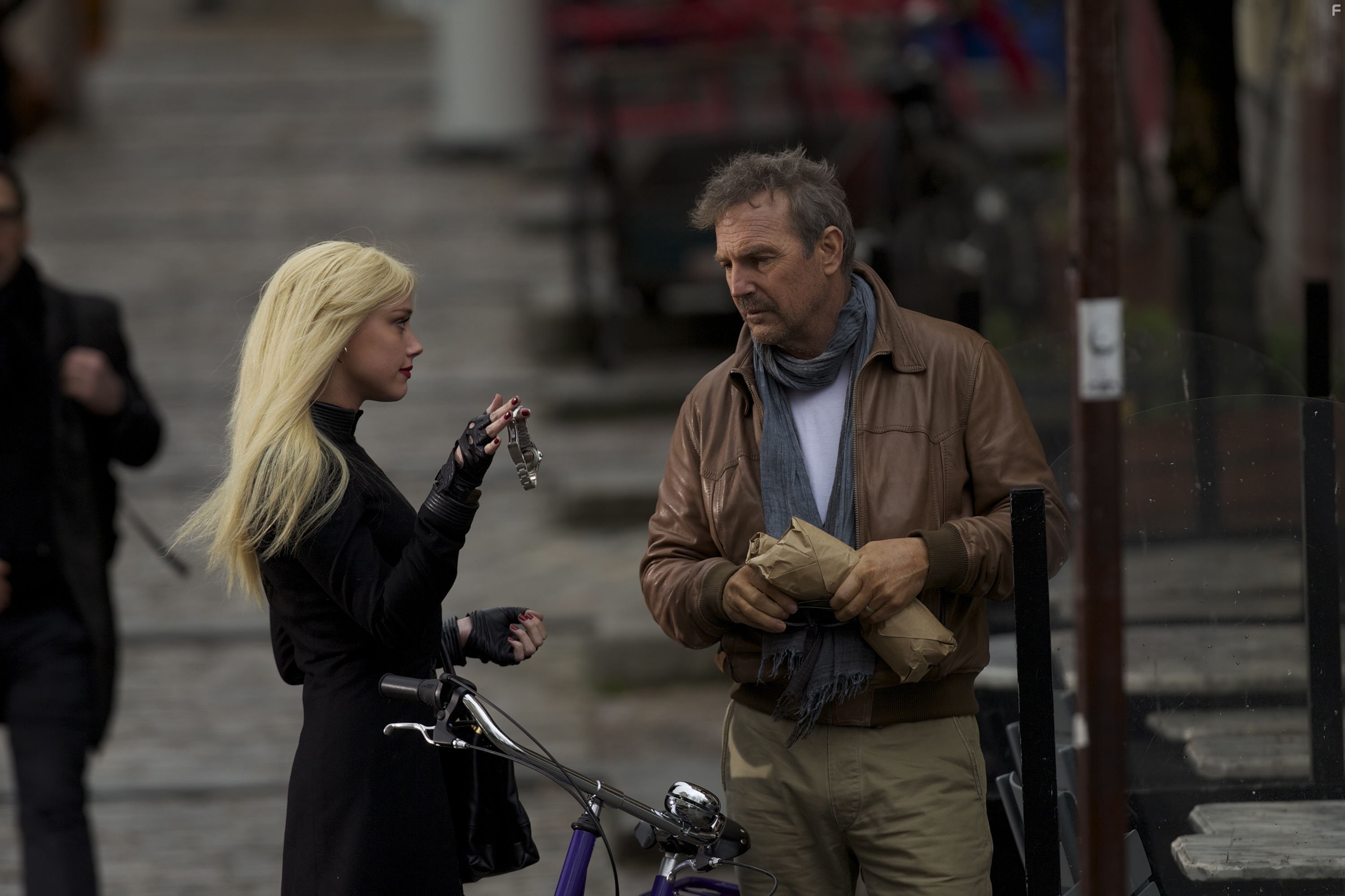 Kevin Costner and Amber Heard in 3 дня нa убийство (2014)