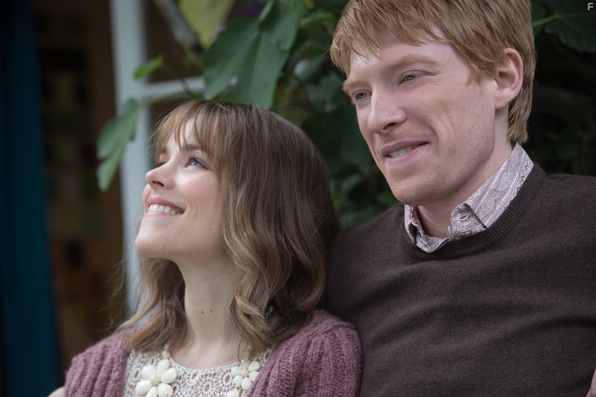Rachel McAdams and Domhnall Gleeson in Бойфренд из будущего (2013)