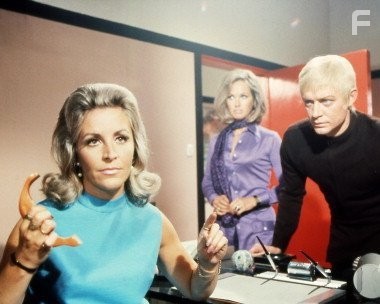 Ed Bishop, Norma Ronald, and Wanda Ventham in Н.Л.О. (1970)