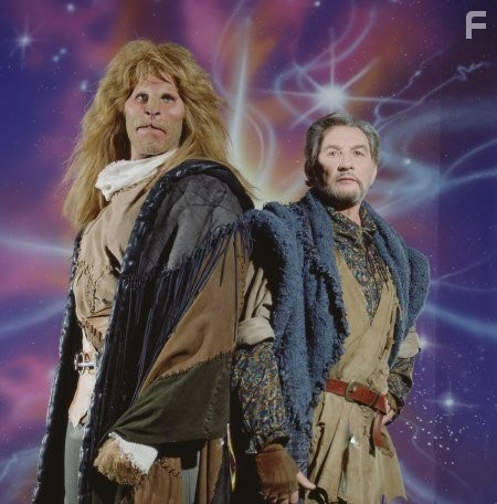 Ron Perlman and Roy Dotrice in Красавица и чудовище (1987)