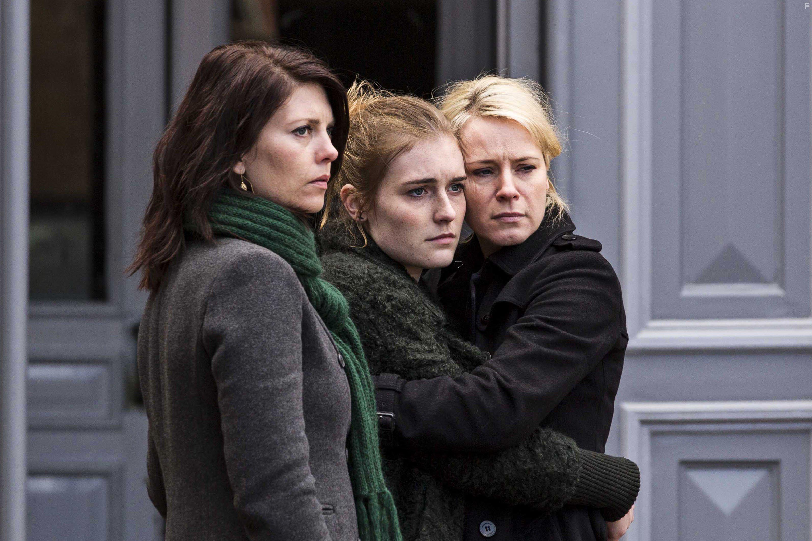 Iben Hjejle, Lrke Winther Andersen, and Emilie Kruse in Dicte (2012)