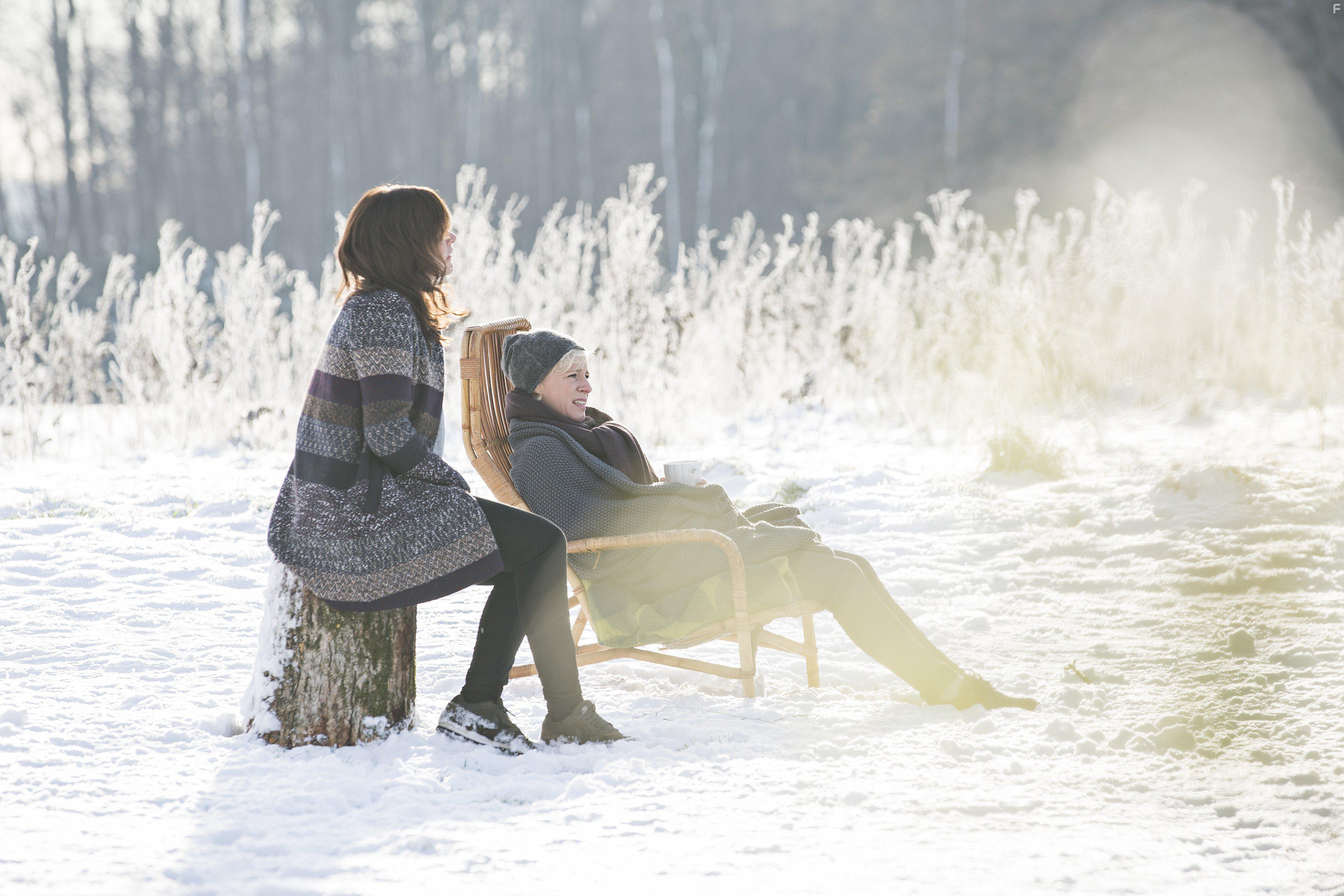 Iben Hjejle and Stine Stengade in Dicte (2012)