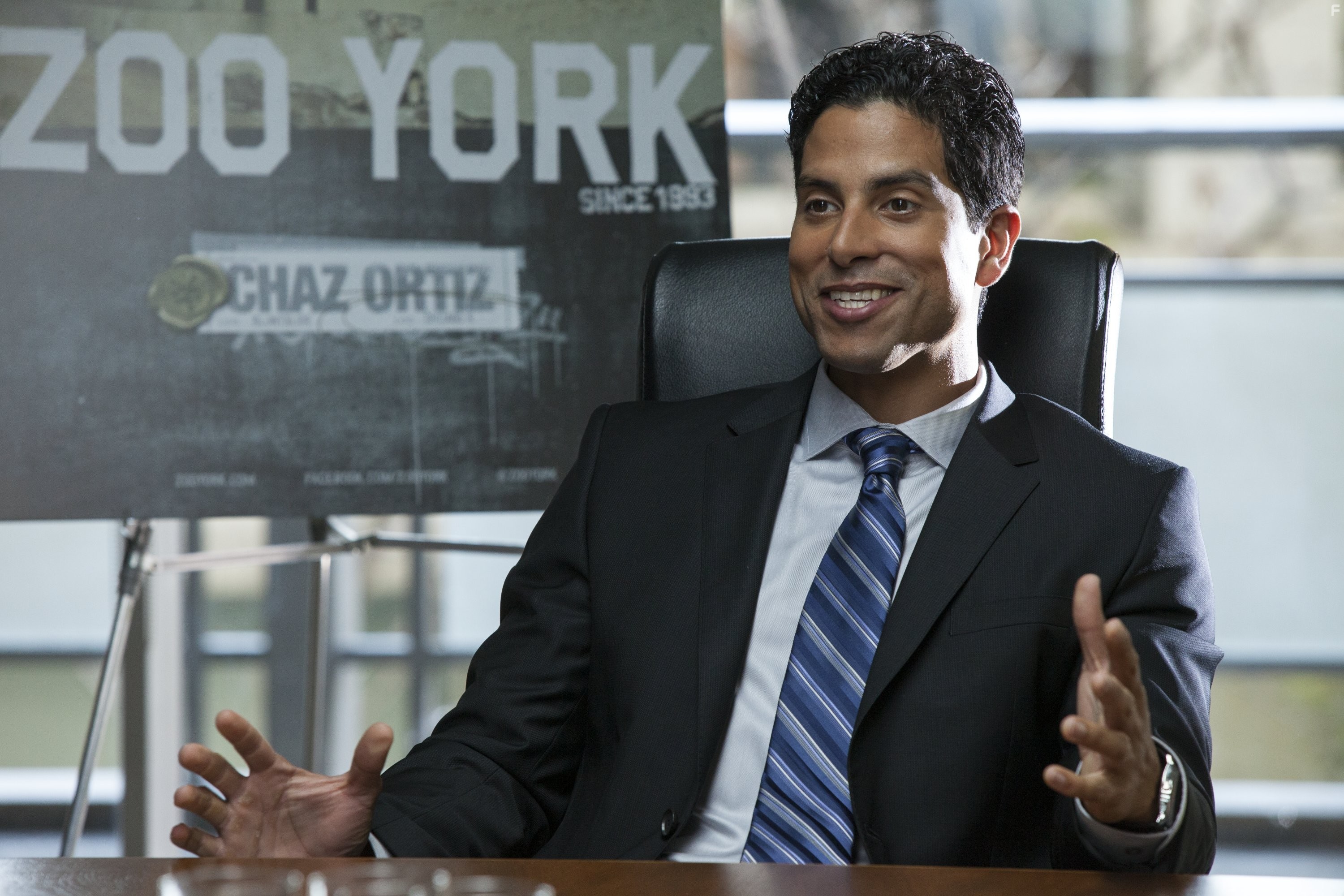 Adam Rodriguez in Чтo случилось прошлой ночью (2014)