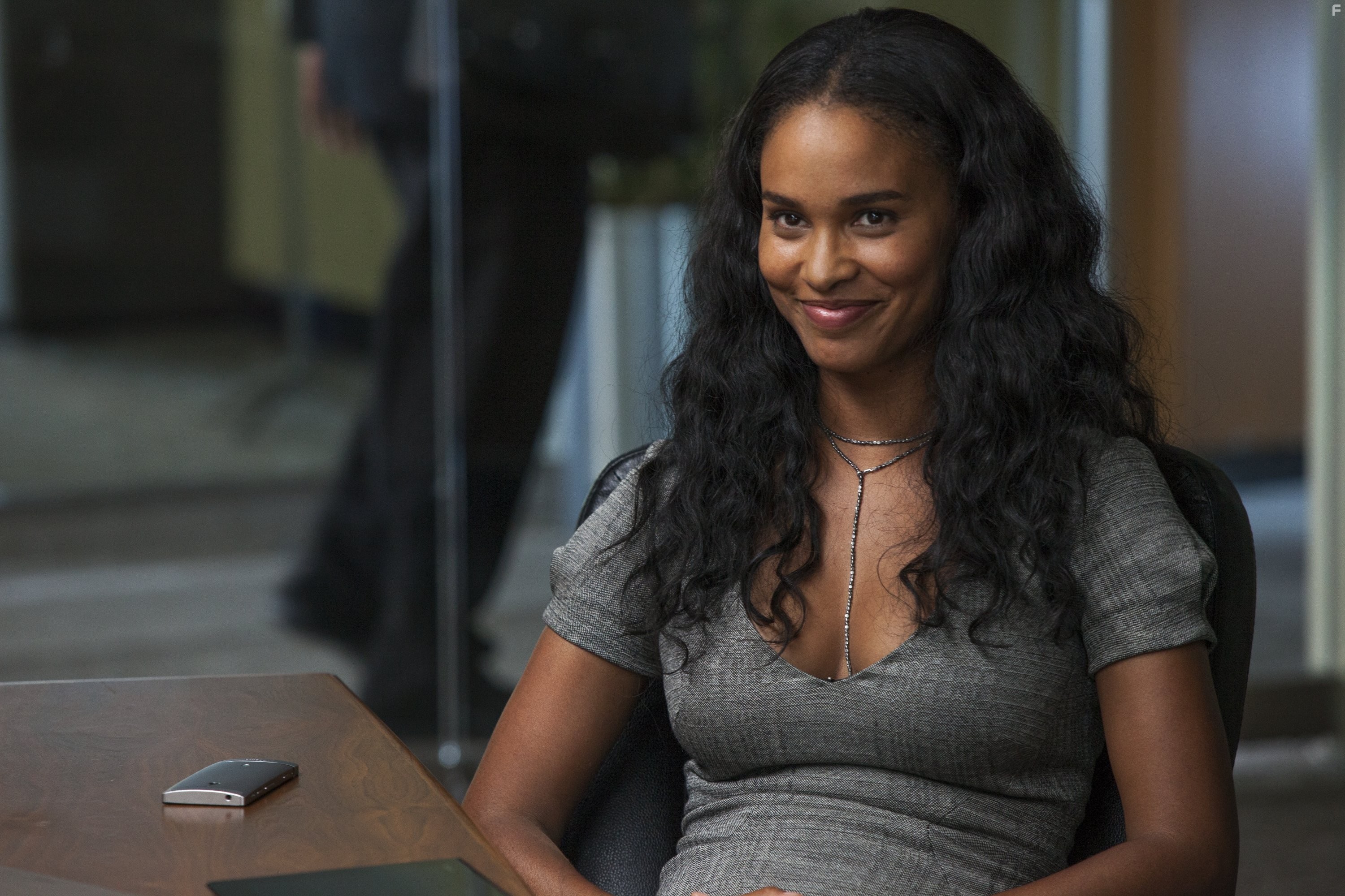 Joy Bryant in Чтo случилось прошлой ночью (2014)