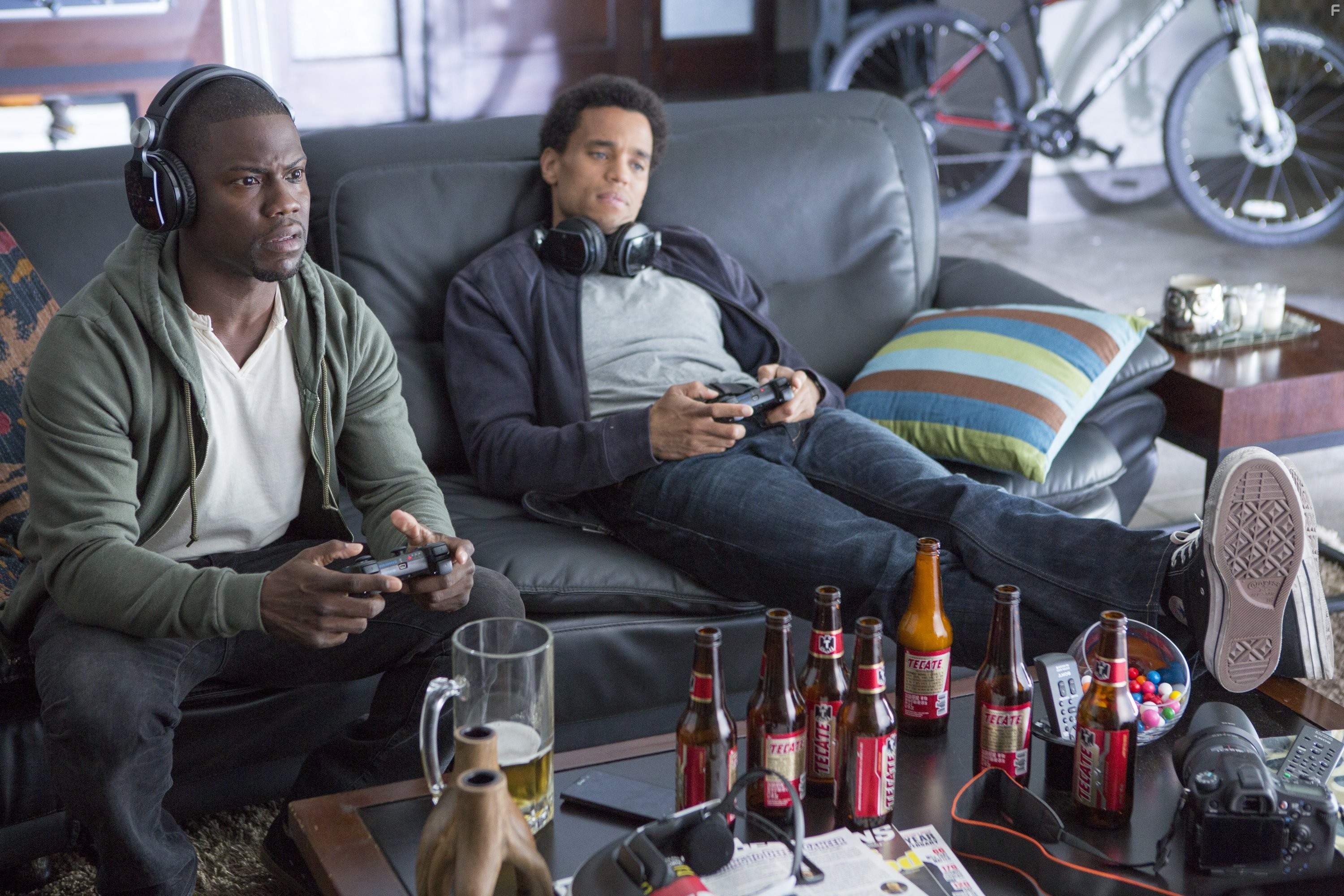 Kevin Hart and Michael Ealy in Чтo случилось прошлой ночью (2014)