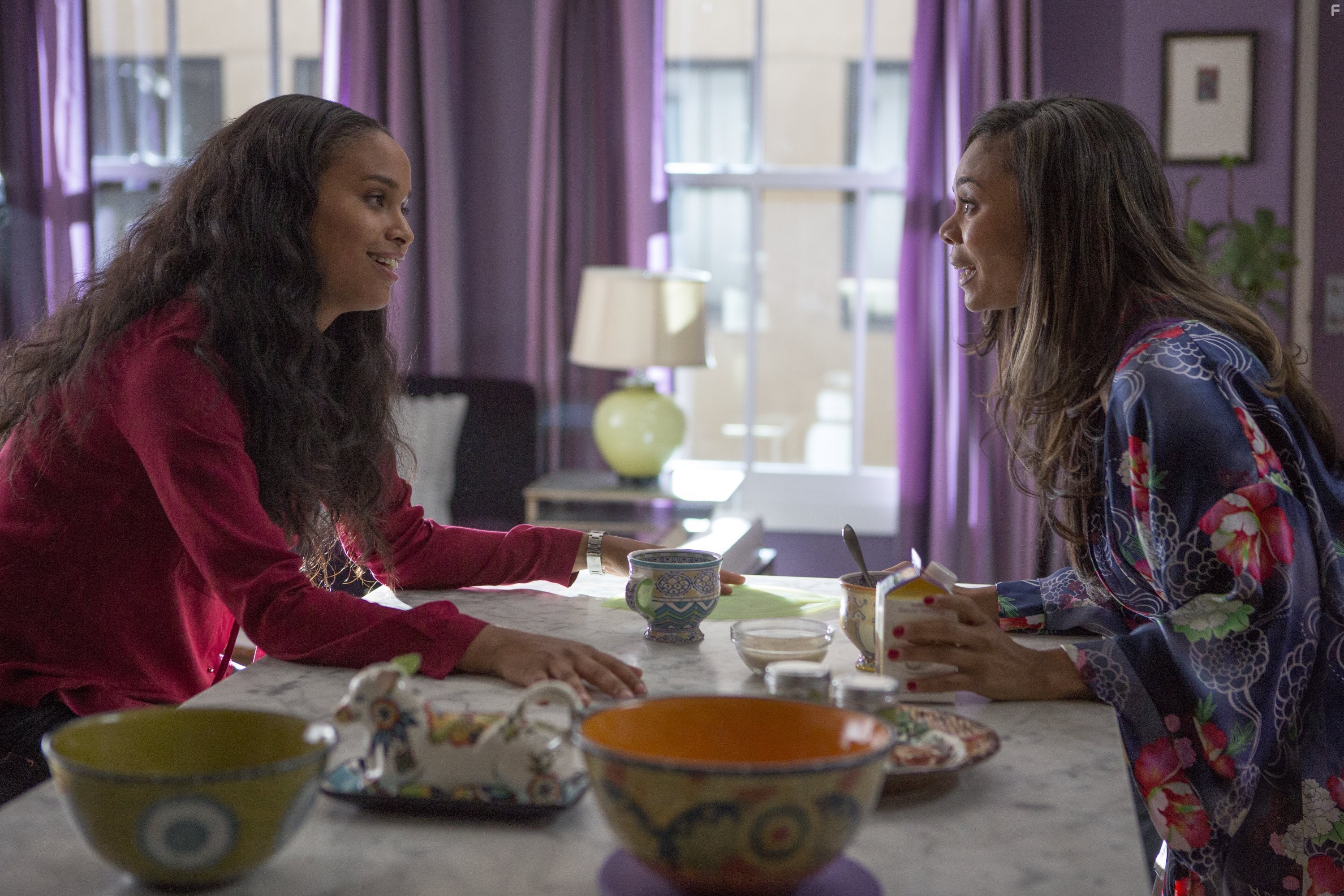Joy Bryant and Regina Hall in Чтo случилось прошлой ночью (2014)