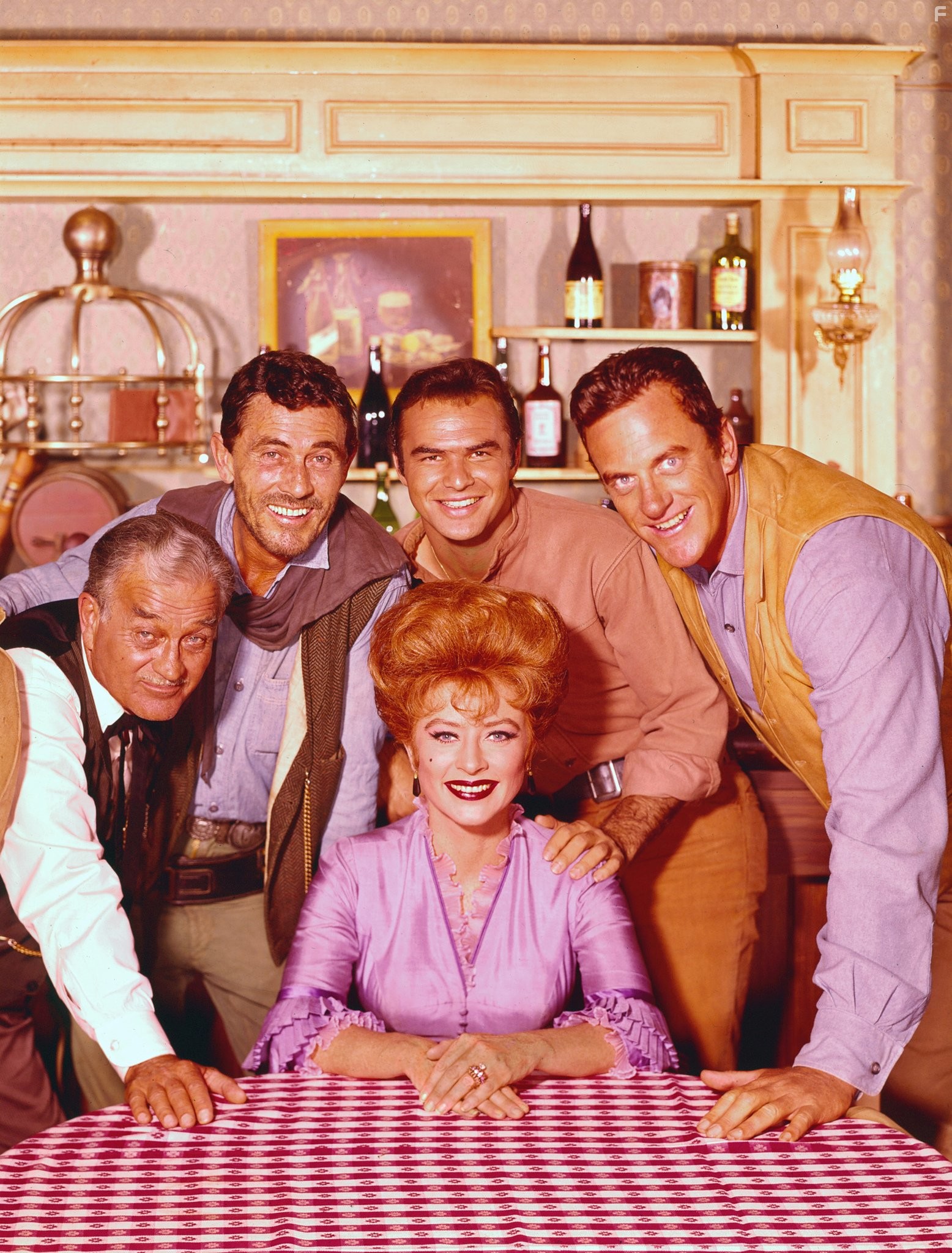Burt Reynolds, James Arness, Amanda Blake, Ken Curtis, and Milburn Stone in Дымок из ствола (1955)