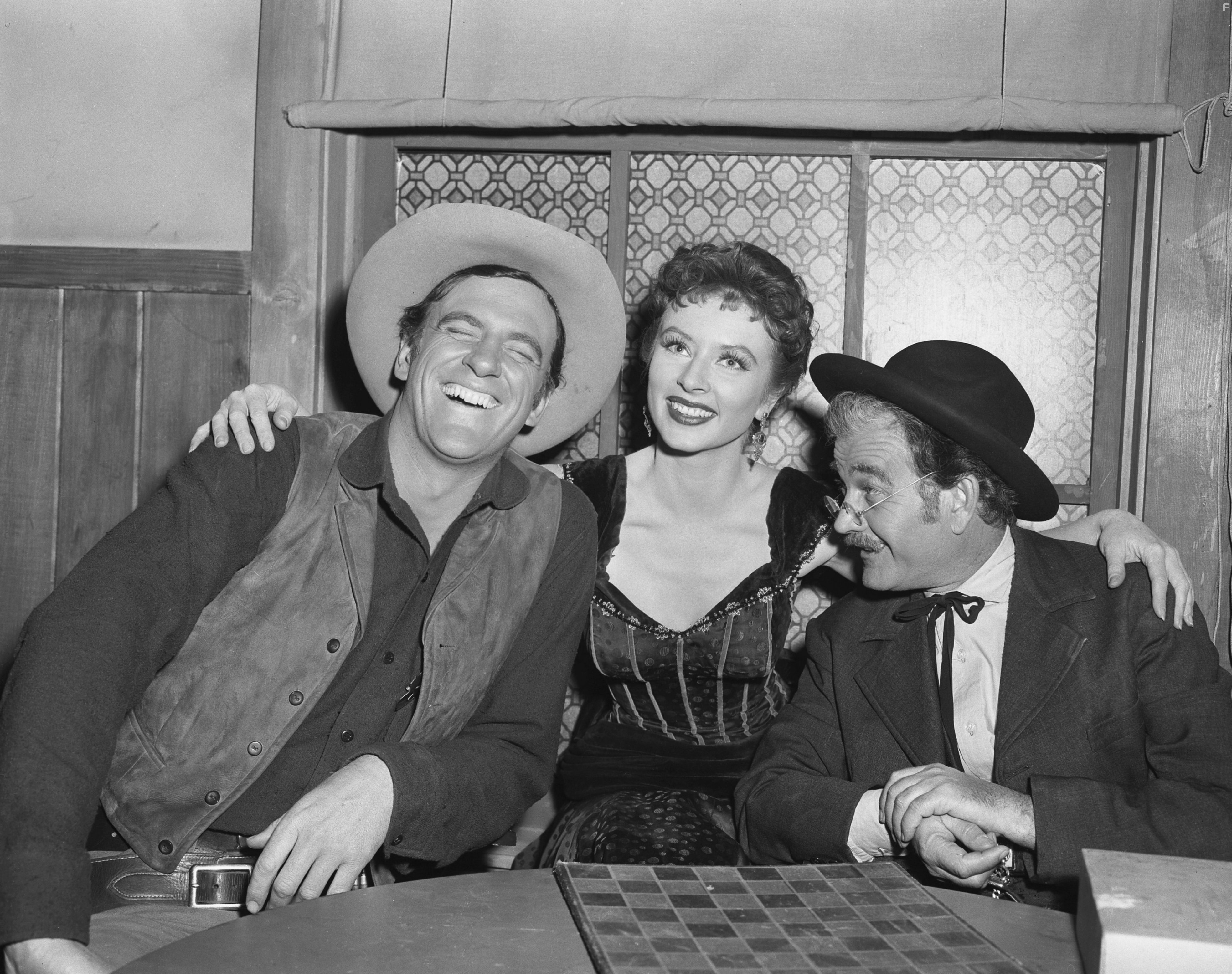 James Arness, Amanda Blake, and Milburn Stone in Дымок из ствола (1955)