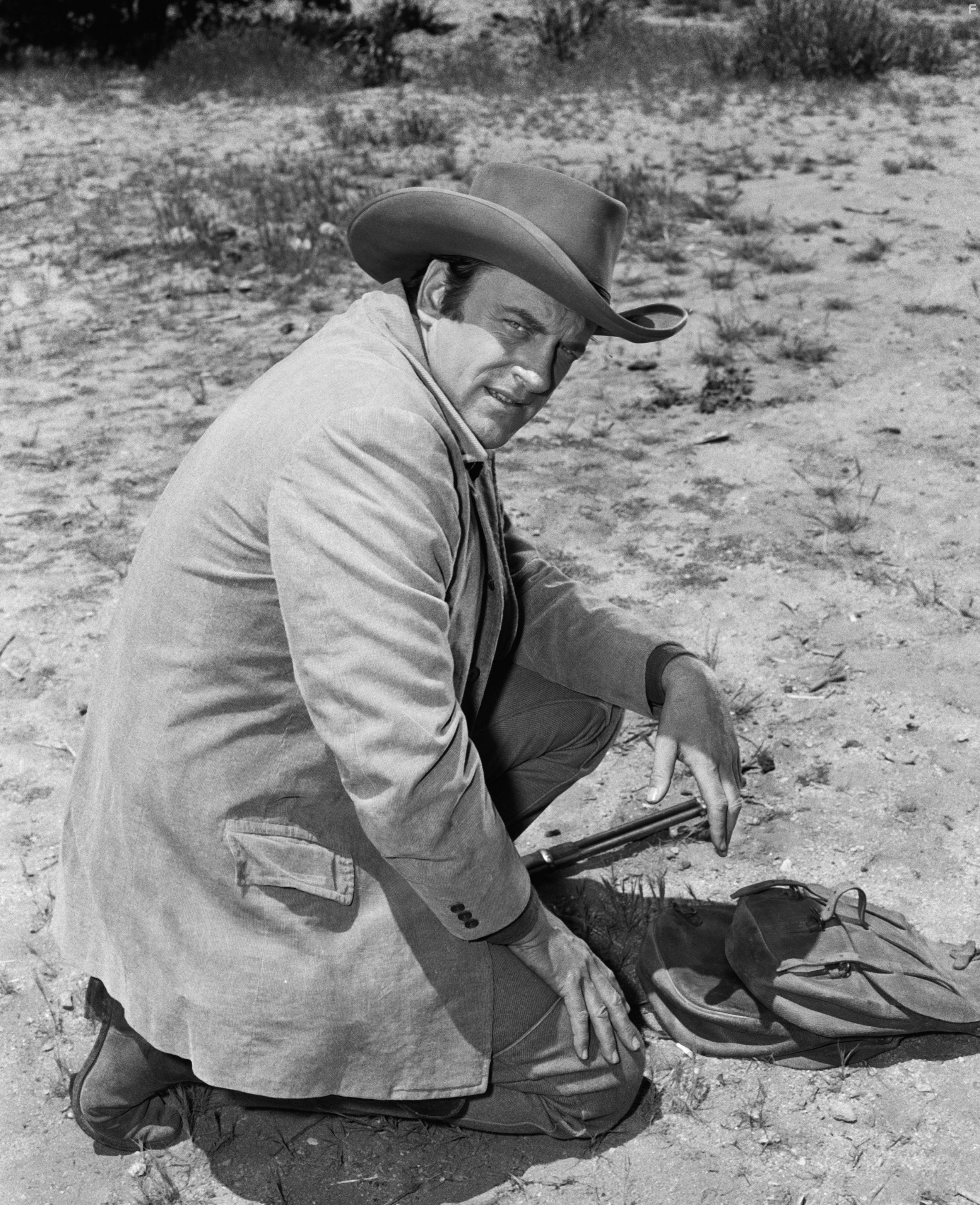 James Arness in Дымок из ствола (1955)