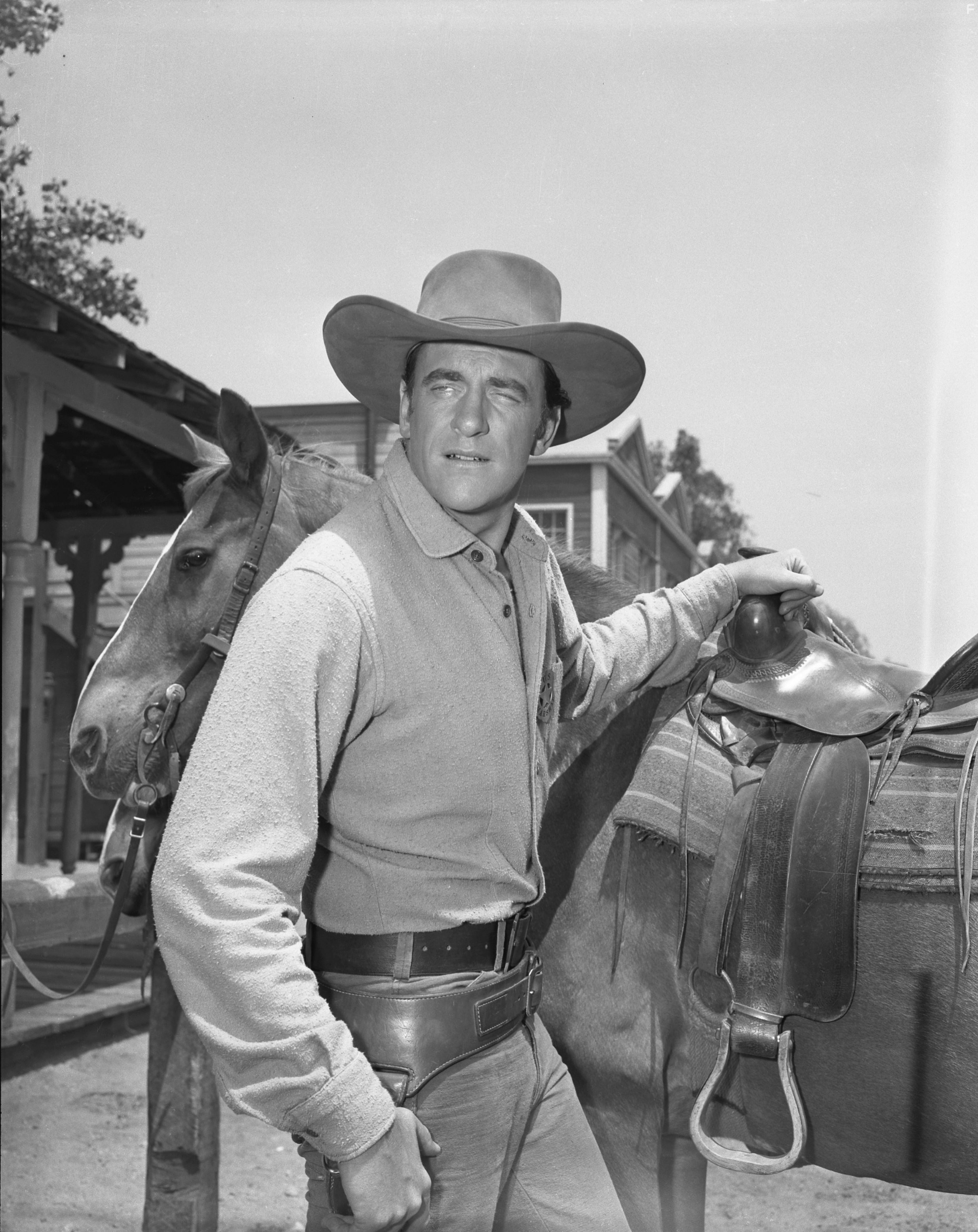 James Arness in Дымок из ствола (1955)
