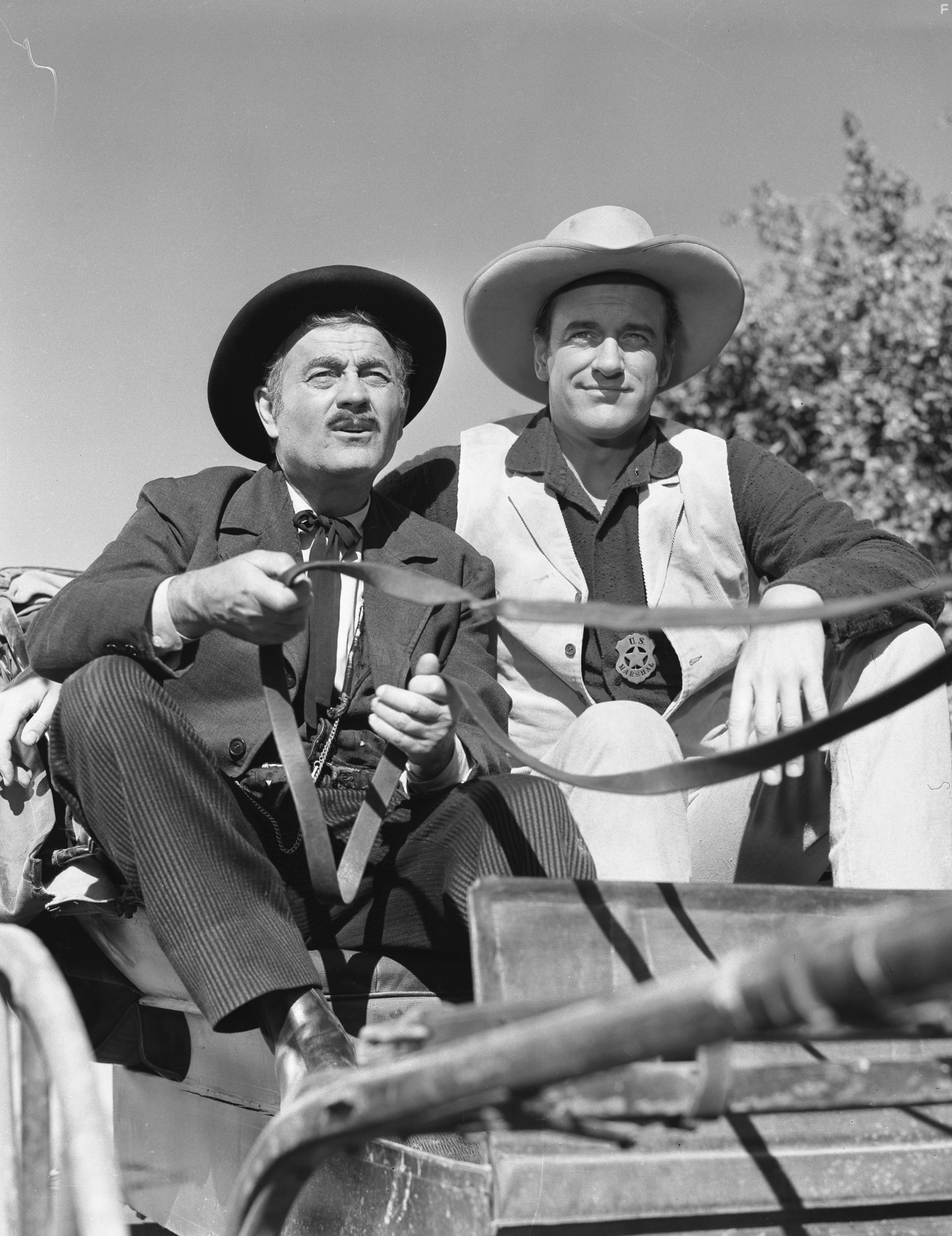 James Arness and Milburn Stone in Дымок из ствола (1955)