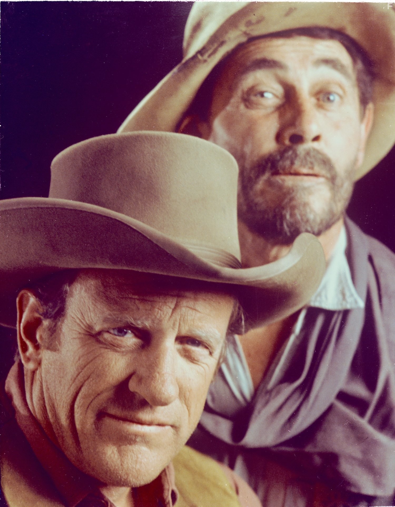 James Arness and Ken Curtis in Дымок из ствола (1955)
