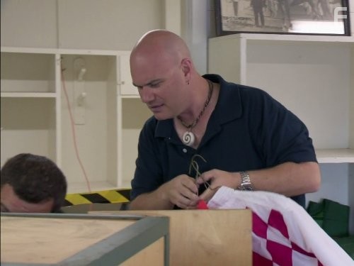 Storage Hunters (2011)