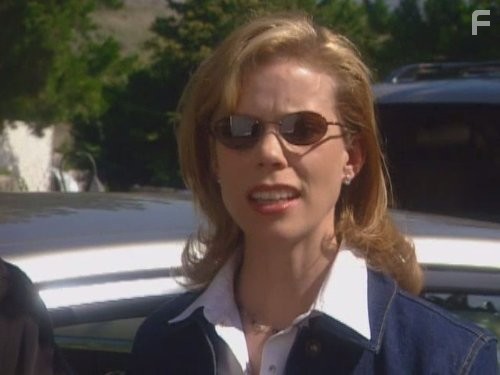 Cheryl Hines in Умерь свой энтузиазм (2000)