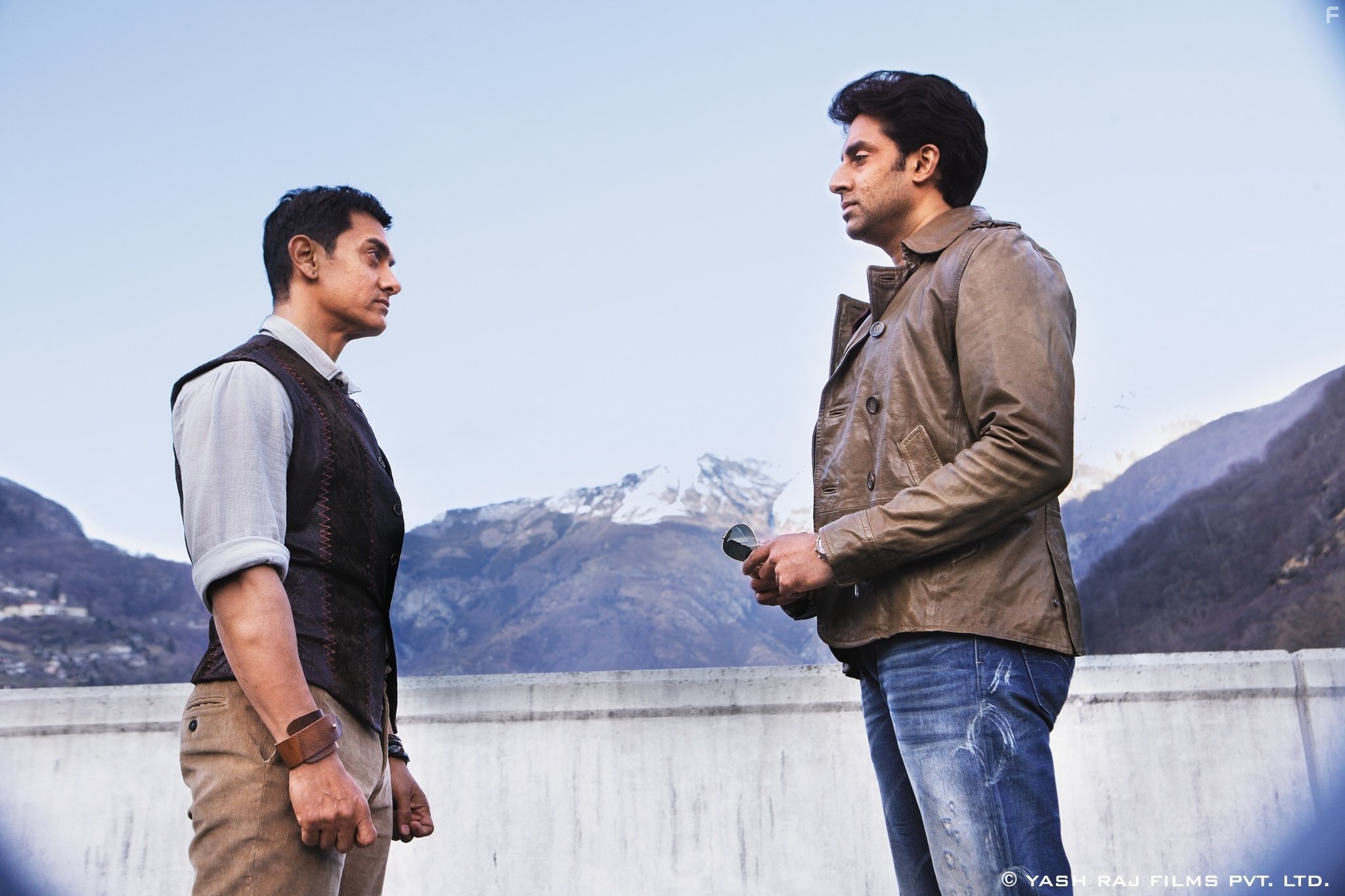 Abhishek Bachchan and Aamir Khan in Байкеры: 3 (2013)