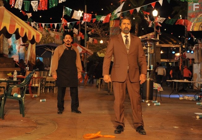 Cliff Curtis and Emilio Rivera in Преступные связи (2014)