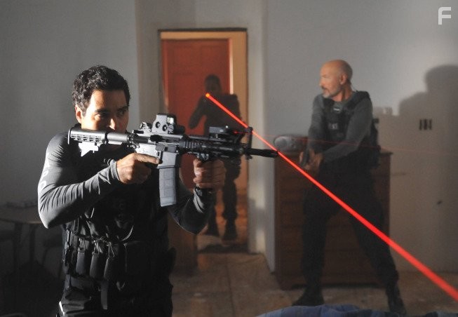 Ramon Rodriguez in Преступные связи (2014)