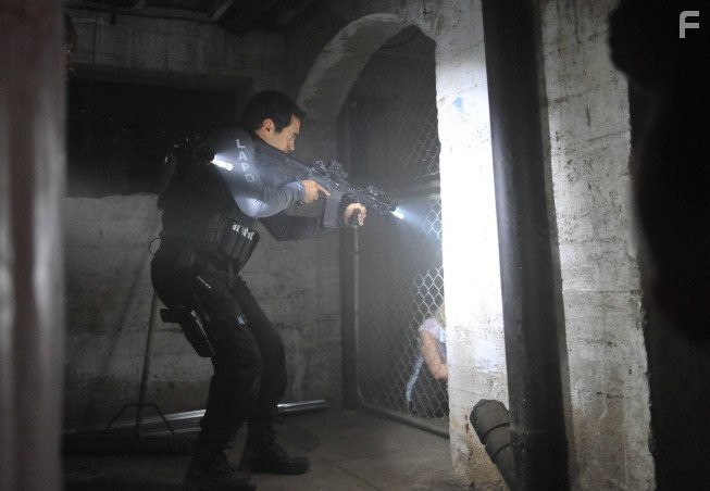 Ramon Rodriguez in Преступные связи (2014)