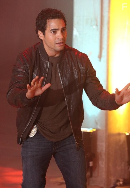 Ramon Rodriguez in Преступные связи (2014)