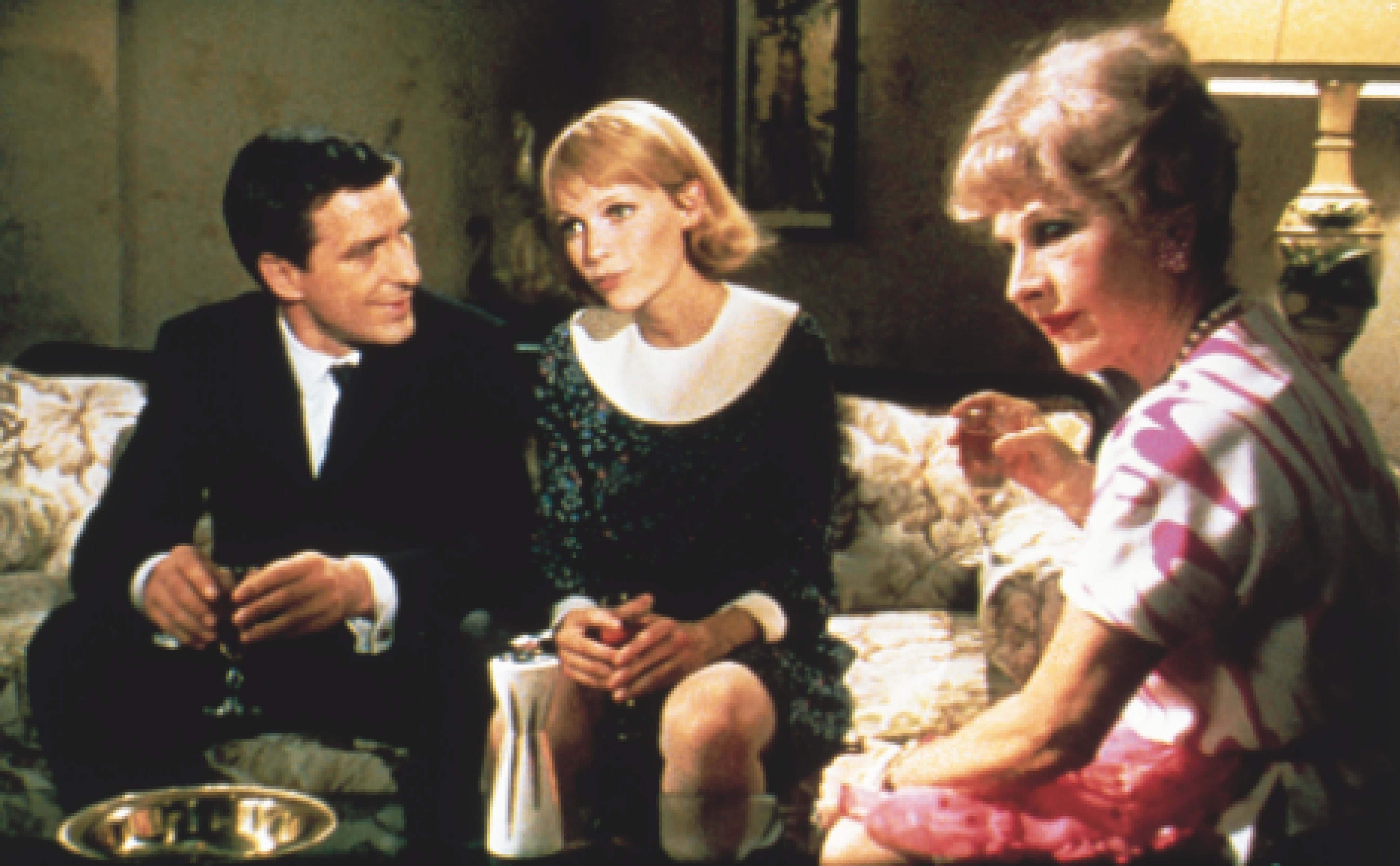 John Cassavetes, Mia Farrow, and Ruth Gordon in Ребенок Розмари (1968)