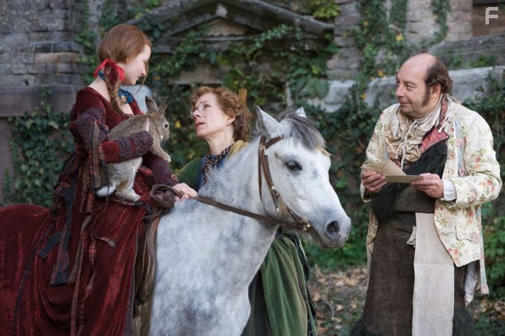 Juliet Stevenson and Dakota Blue Richards in Тайна Мунакра (2008)