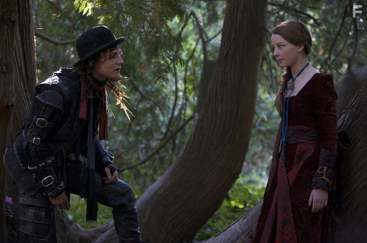 Augustus Prew and Dakota Blue Richards in Тайна Мунакра (2008)