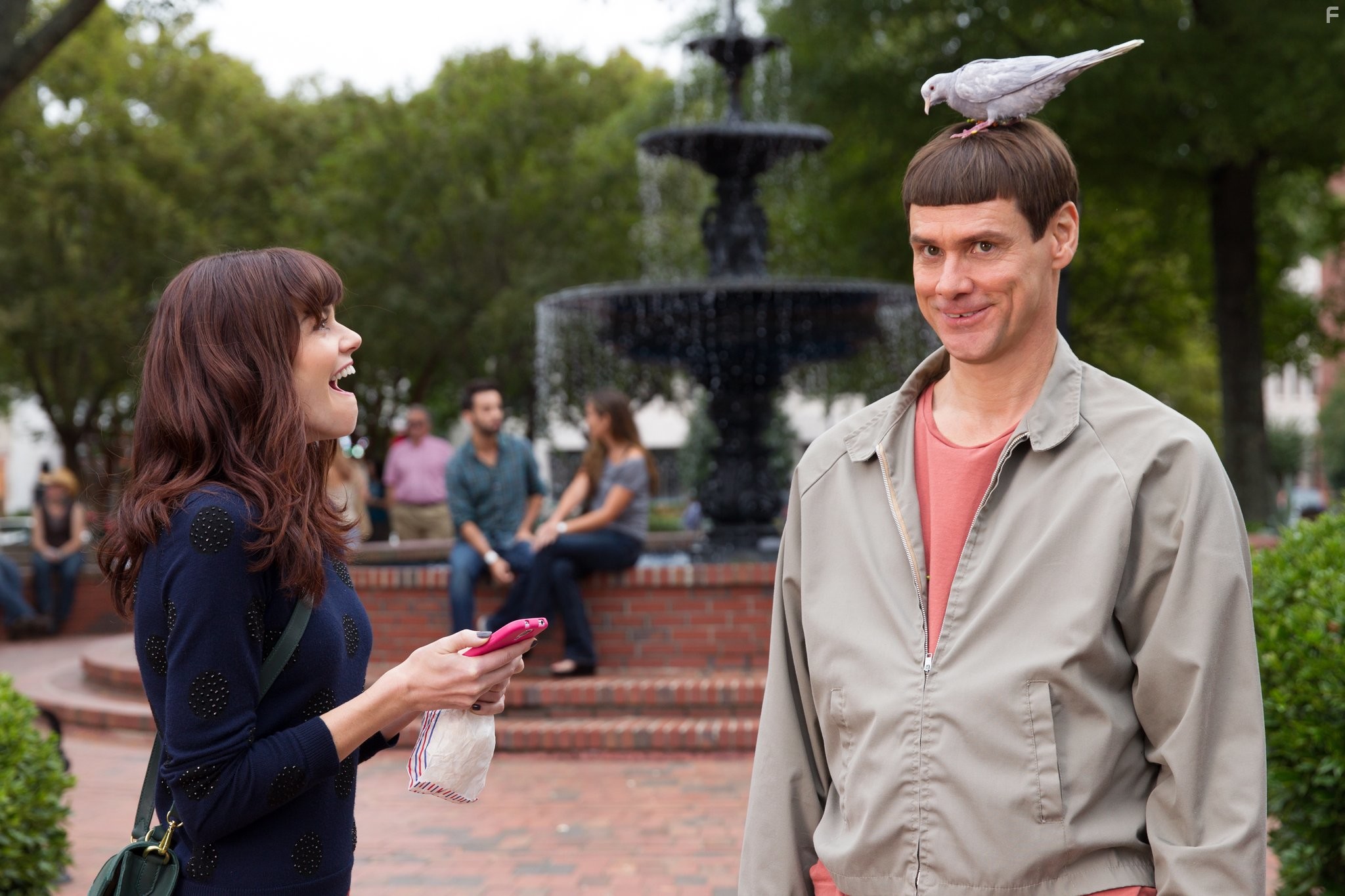 Jim Carrey and Rachel Melvin in Тупой и ещё тупее 2 (2014)
