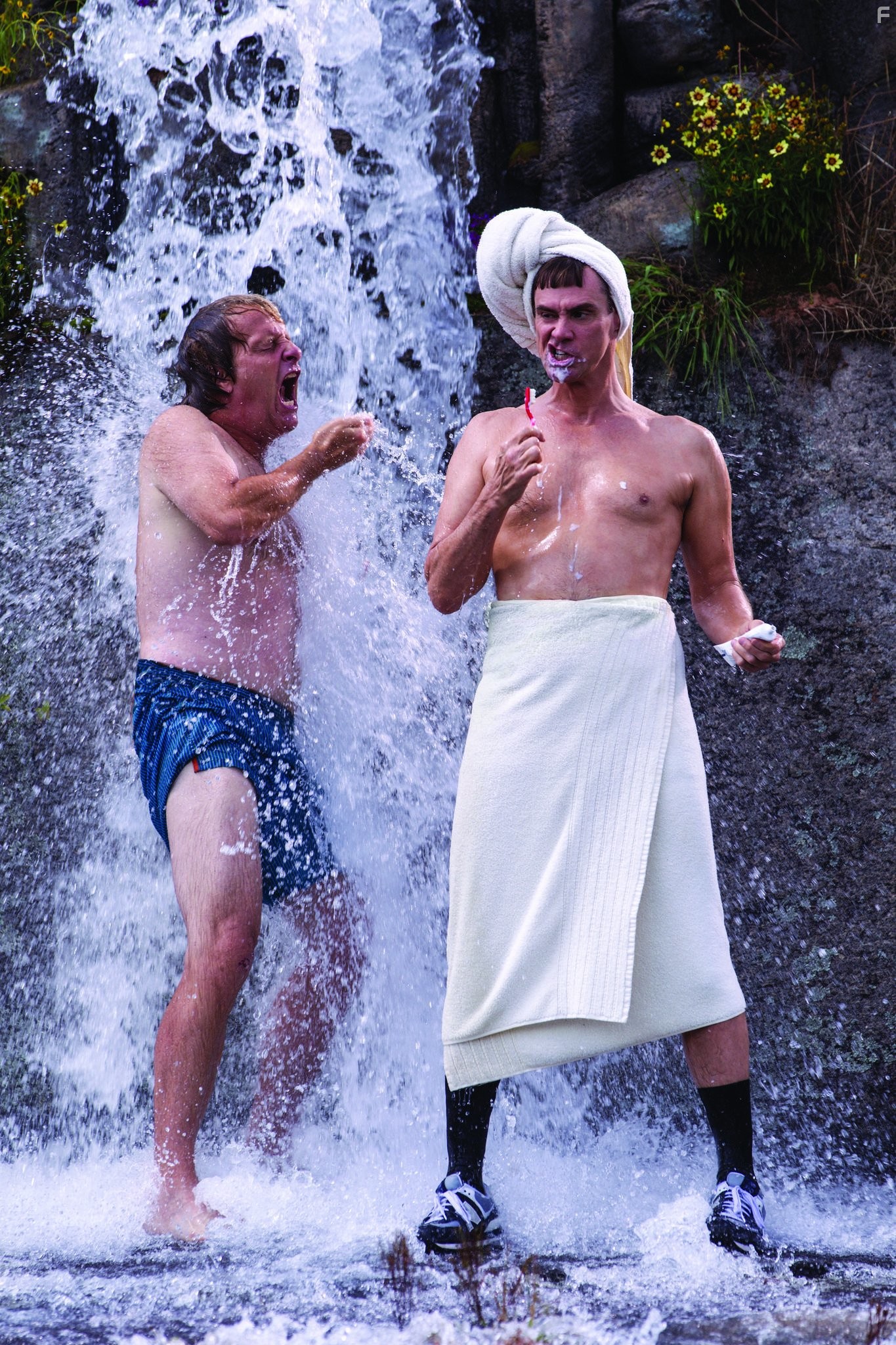 Jim Carrey and Jeff Daniels in Тупой и ещё тупее 2 (2014)