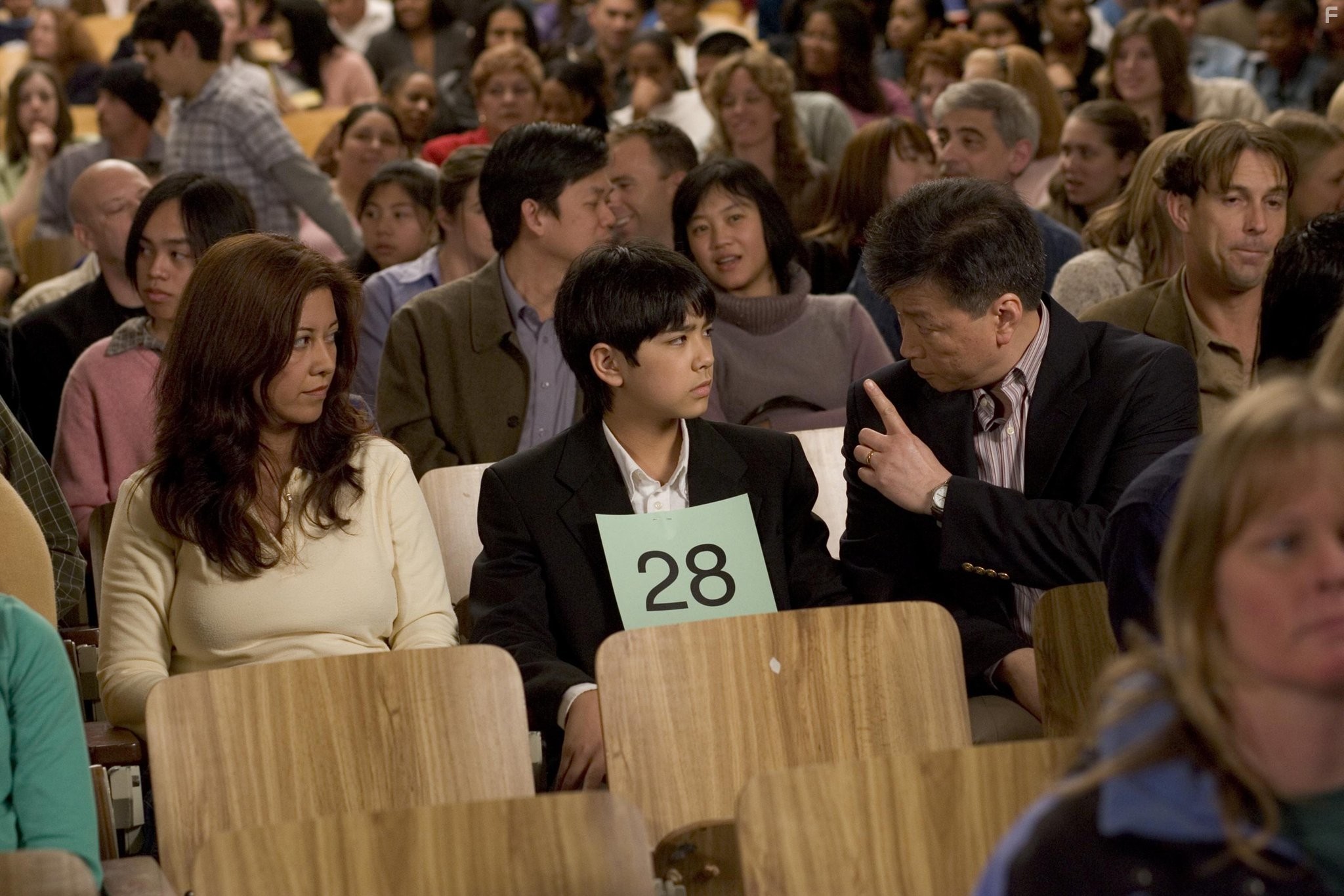 Tzi Ma and Sean Michael Afable in Испытание Акилы (2006)