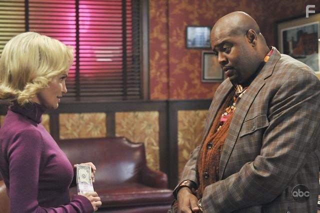 Kristin Chenoweth and Chi McBride in Мертвые до востребования (2007)