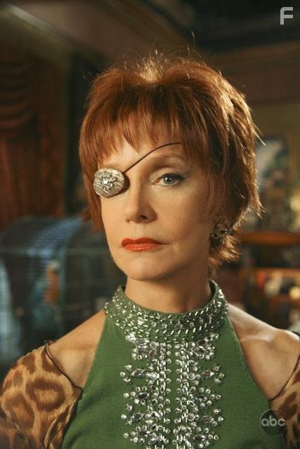 Swoosie Kurtz in Мертвые до востребования (2007)