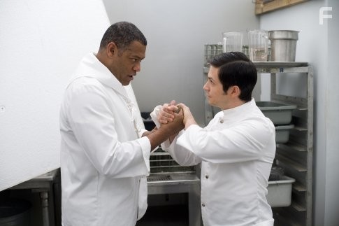Laurence Fishburne and Freddy Rodr?guez in Бобби (2006)