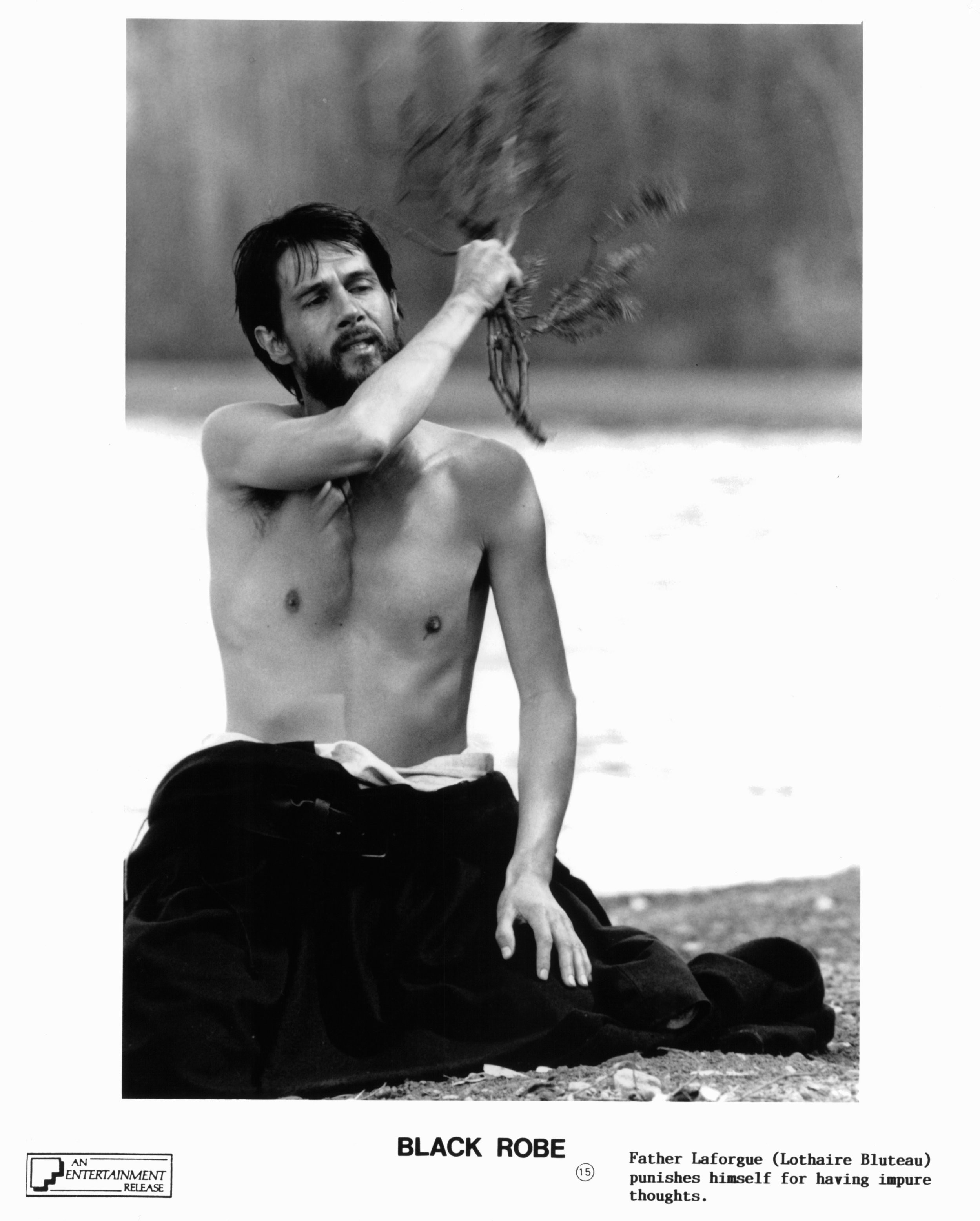 Lothaire Bluteau in Чeрная сутана (1991)