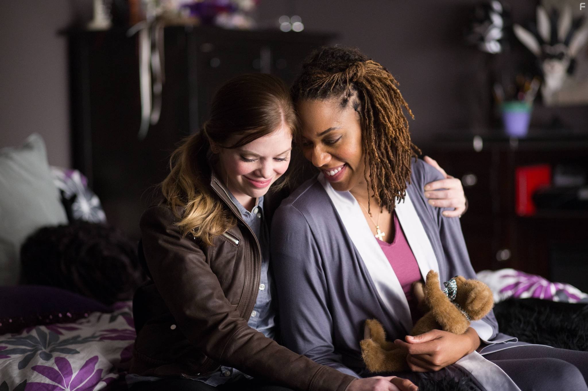 Macy Gray and Dreama Walker in The Grim Sleeper (2014)