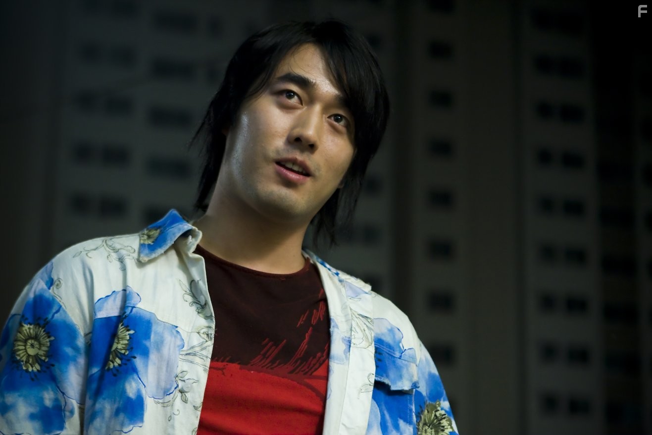 Joo-yoo-so-seup-gyeok-sa-geon-too (2010)