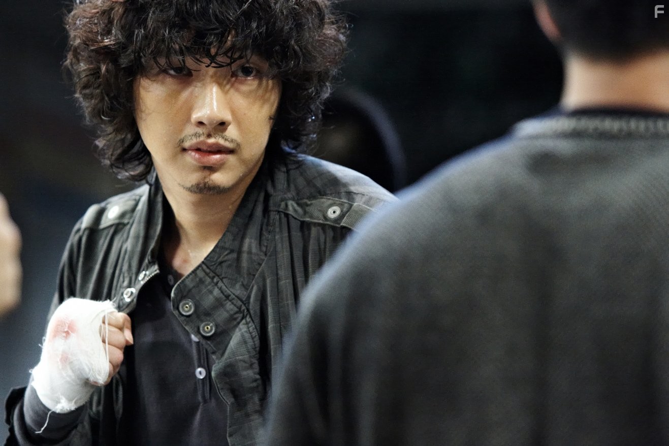 Joo-yoo-so-seup-gyeok-sa-geon-too (2010)