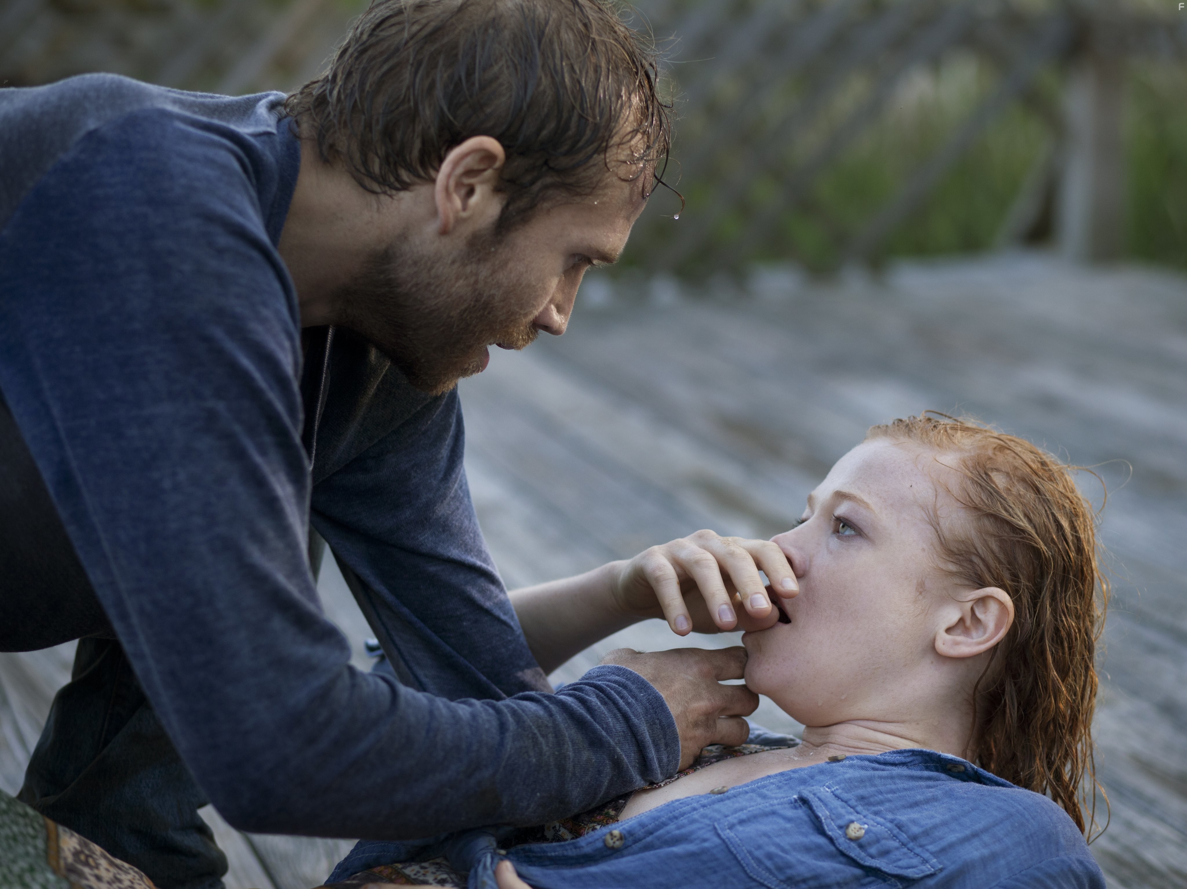 Mark Webber and Sarah Snook in Джезабель (2014)