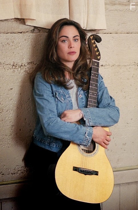 Yancy Butler in Ведьмин клинок (2001)