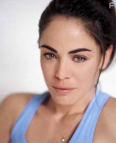 Yancy Butler in Ведьмин клинок (2001)