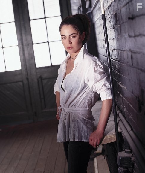 Yancy Butler in Ведьмин клинок (2001)
