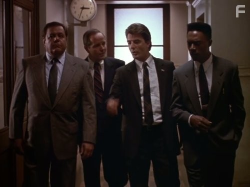 Paul Sorvino, Michael Moriarty, Chris Noth, and Richard Brooks in Закон и порядок (1990)