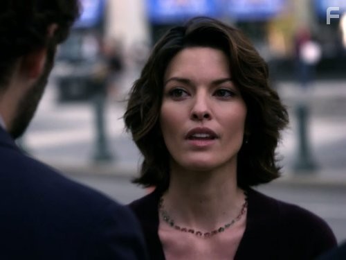 Alana De La Garza in Закон и порядок (1990)