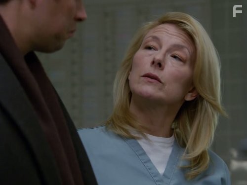 Leslie Hendrix in Закон и порядок (1990)