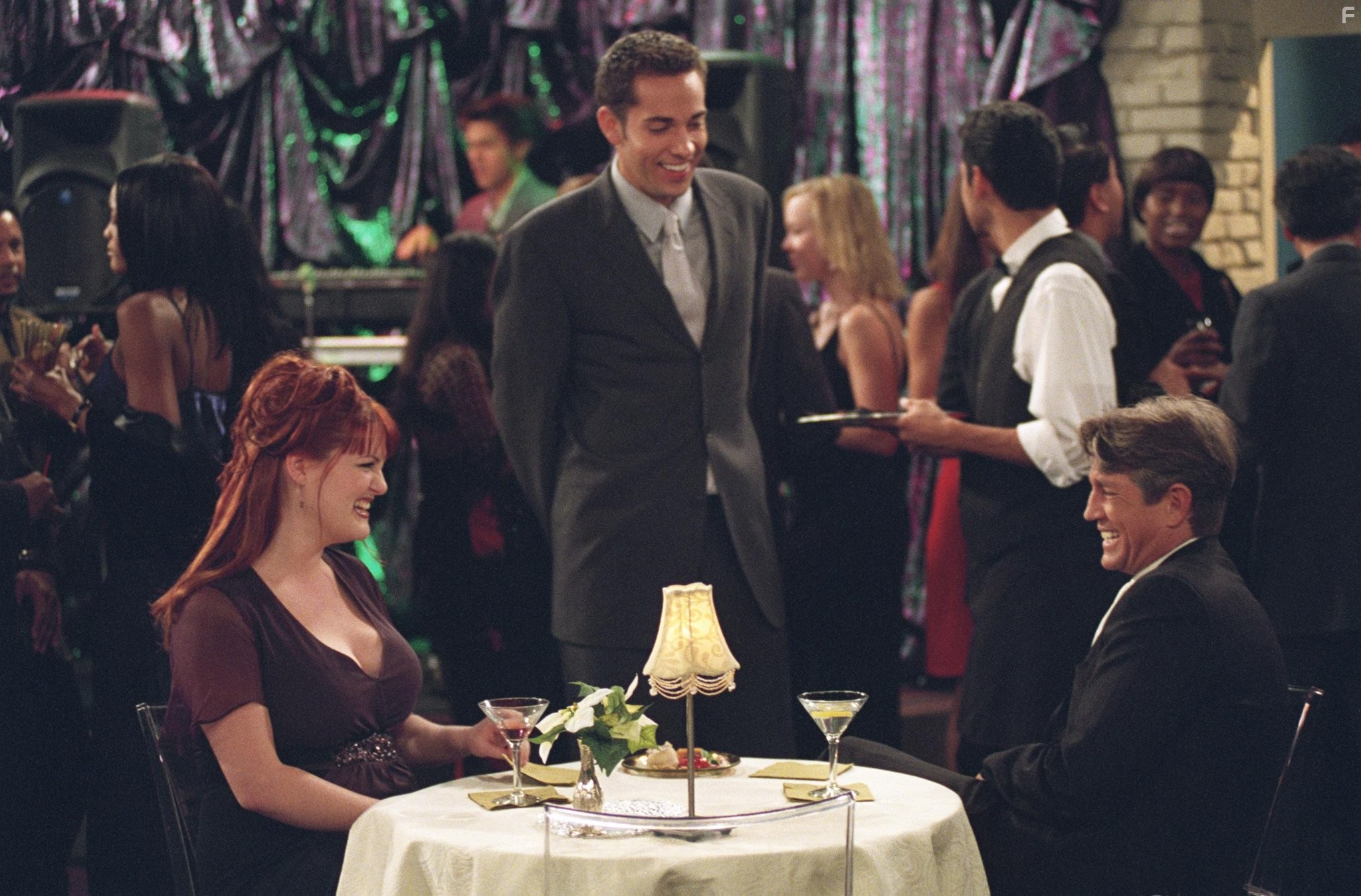 Eric Roberts, Sara Rue, and Zachary Levi in Клава, давай! (2002)