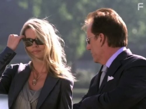 James Woods and Jeri Ryan in Акула (2006)