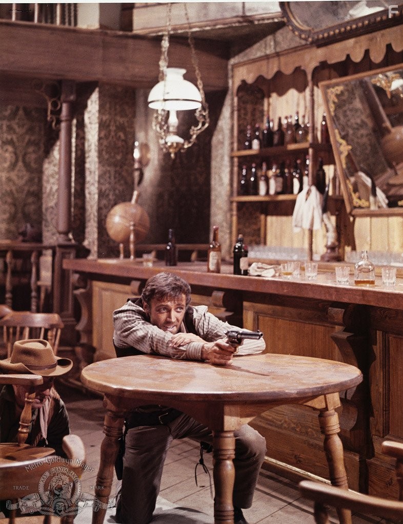 Thomas Hunter in Доллары текут рекой (1966)
